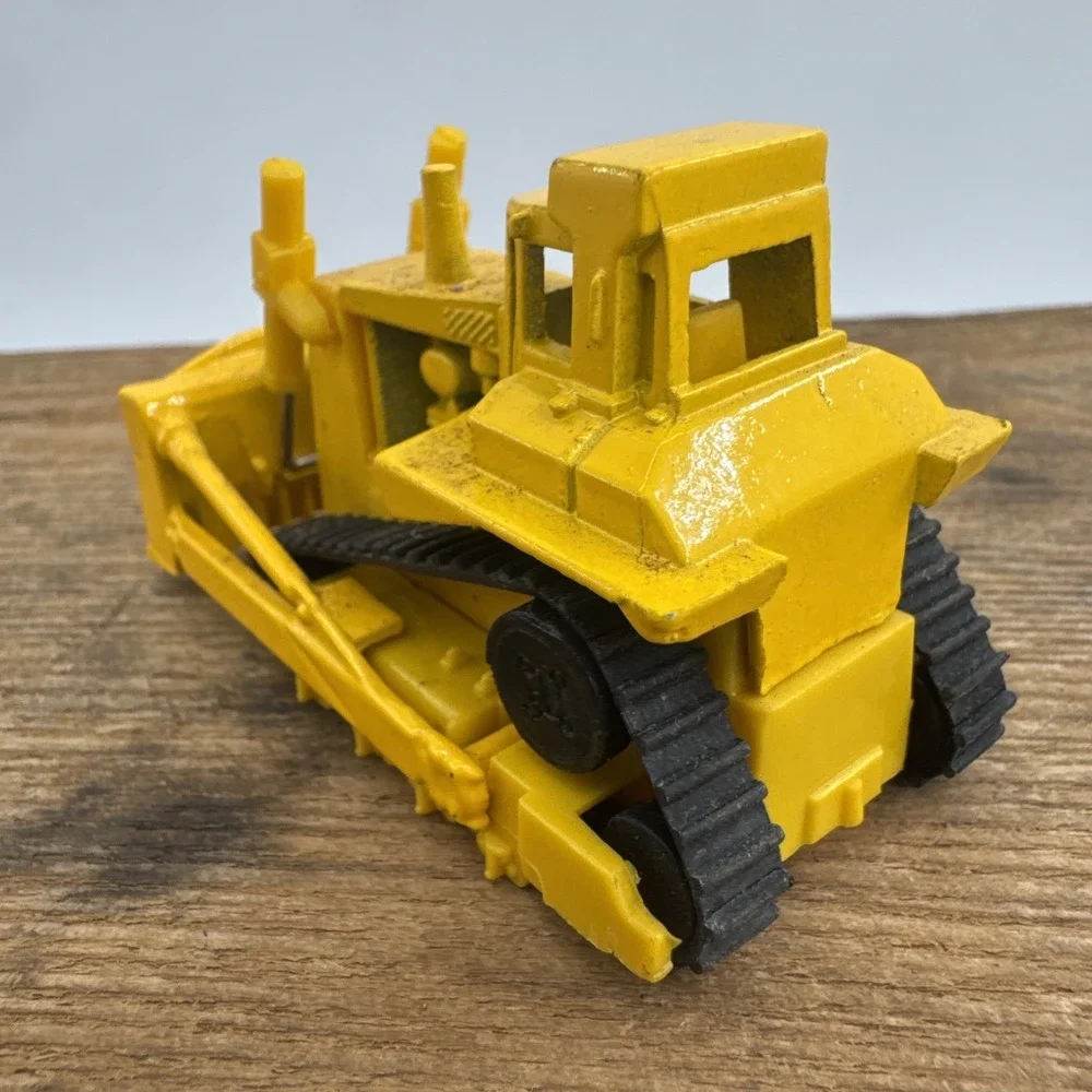 Hot Wheels Yellow Caterpillar Bulldozer Rubber Tracks 1/64 Diecast Mattel 1979‎